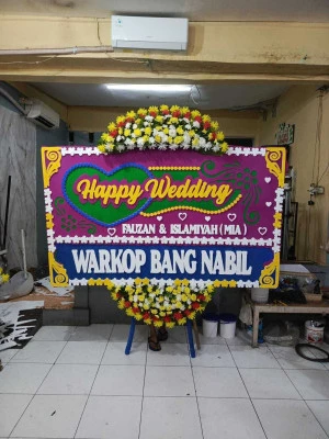 Papan Bunga di Binus Anggrek